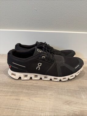 Men’s On Cloud cloud 5 black sneaker size 10